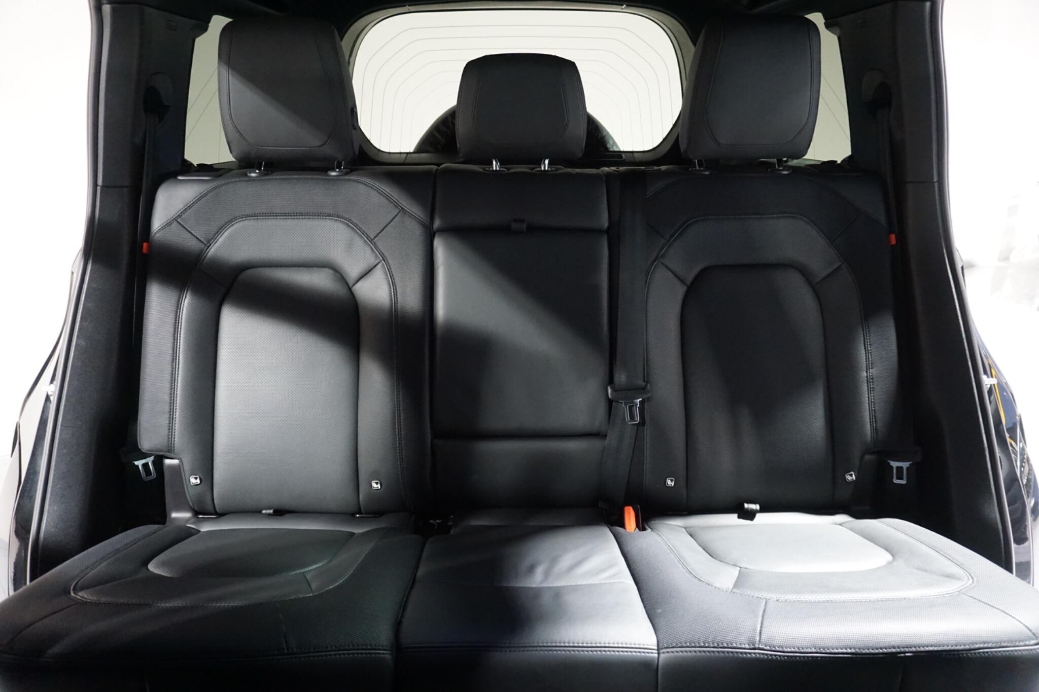 Land Rover Defender 110 3.0 D300 MHEV X-Dynamic HSE SUV 5dr Diesel Auto 4WD Euro 6 (s/s) (300 ps)